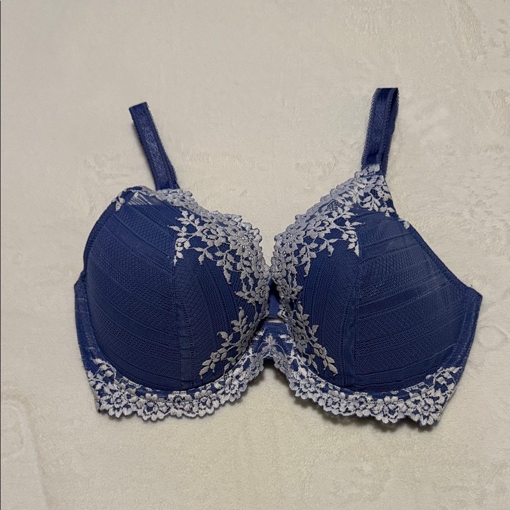 Wacoal Blue & Ivory Embrace Lace Plunge Bra Size 34DD